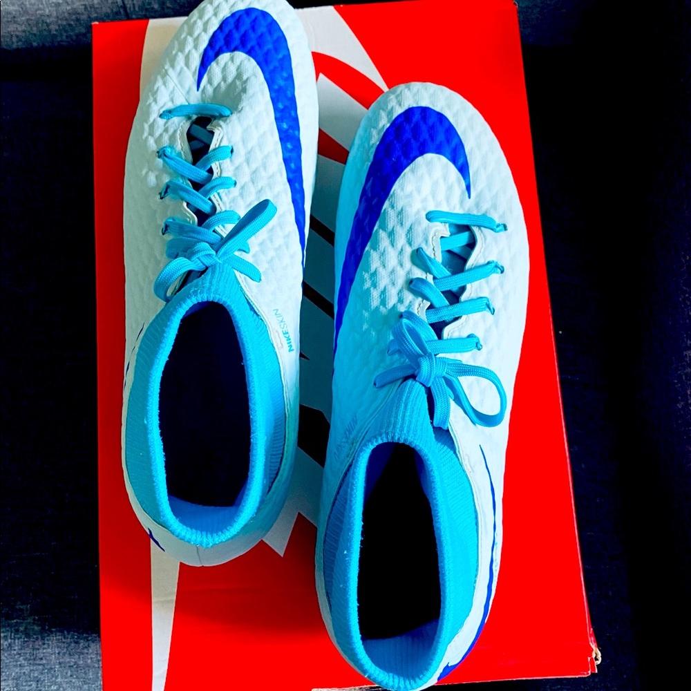 Soccer cleats